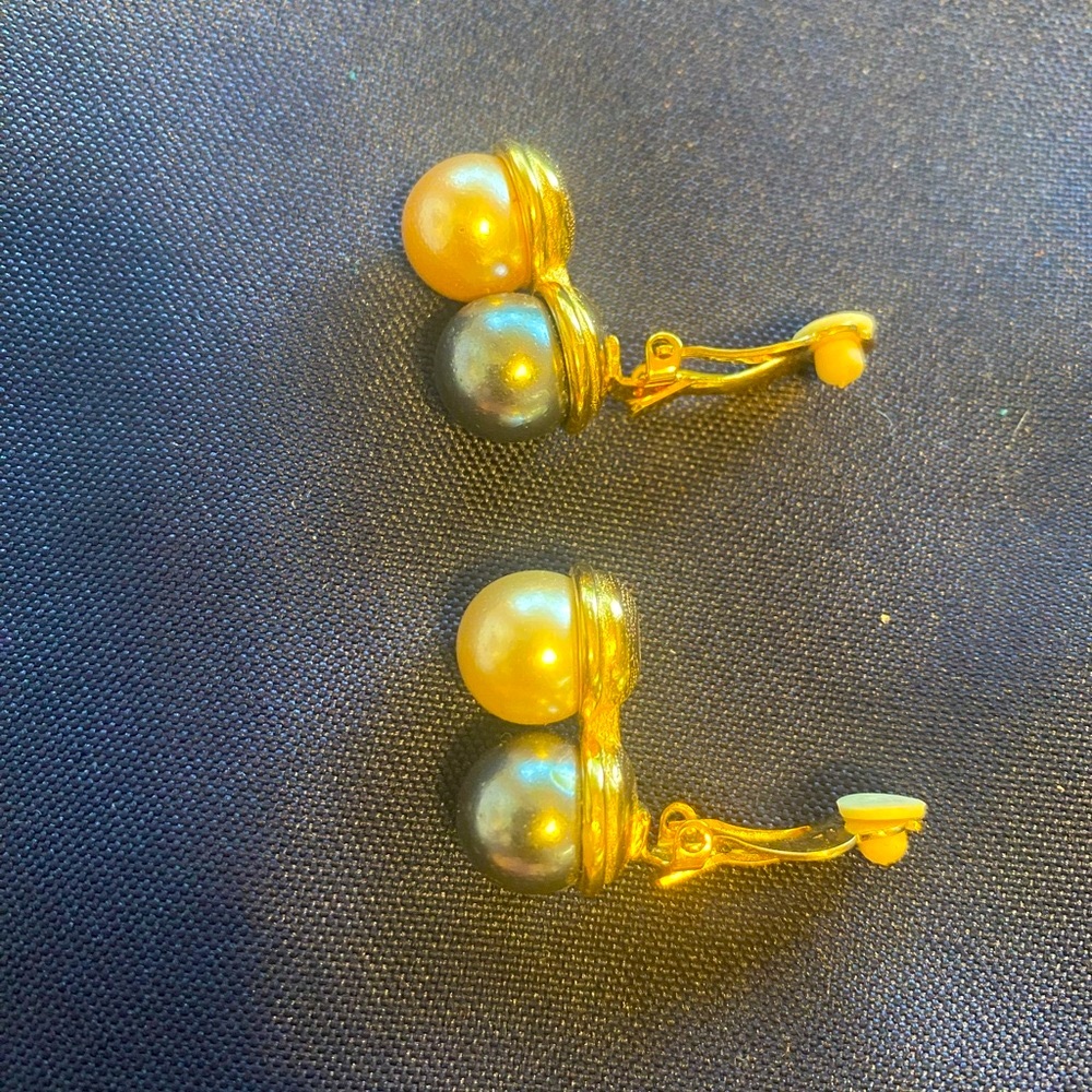 Joan Rivers Clip On Faux Pearl Earrings - Picture 3 of 10
